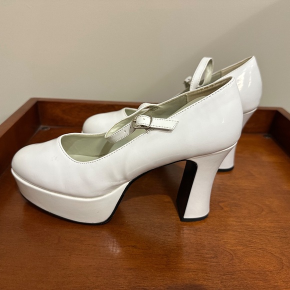 Funtasma Mary Jane Pump, White, Size 9 - Picture 8 of 11